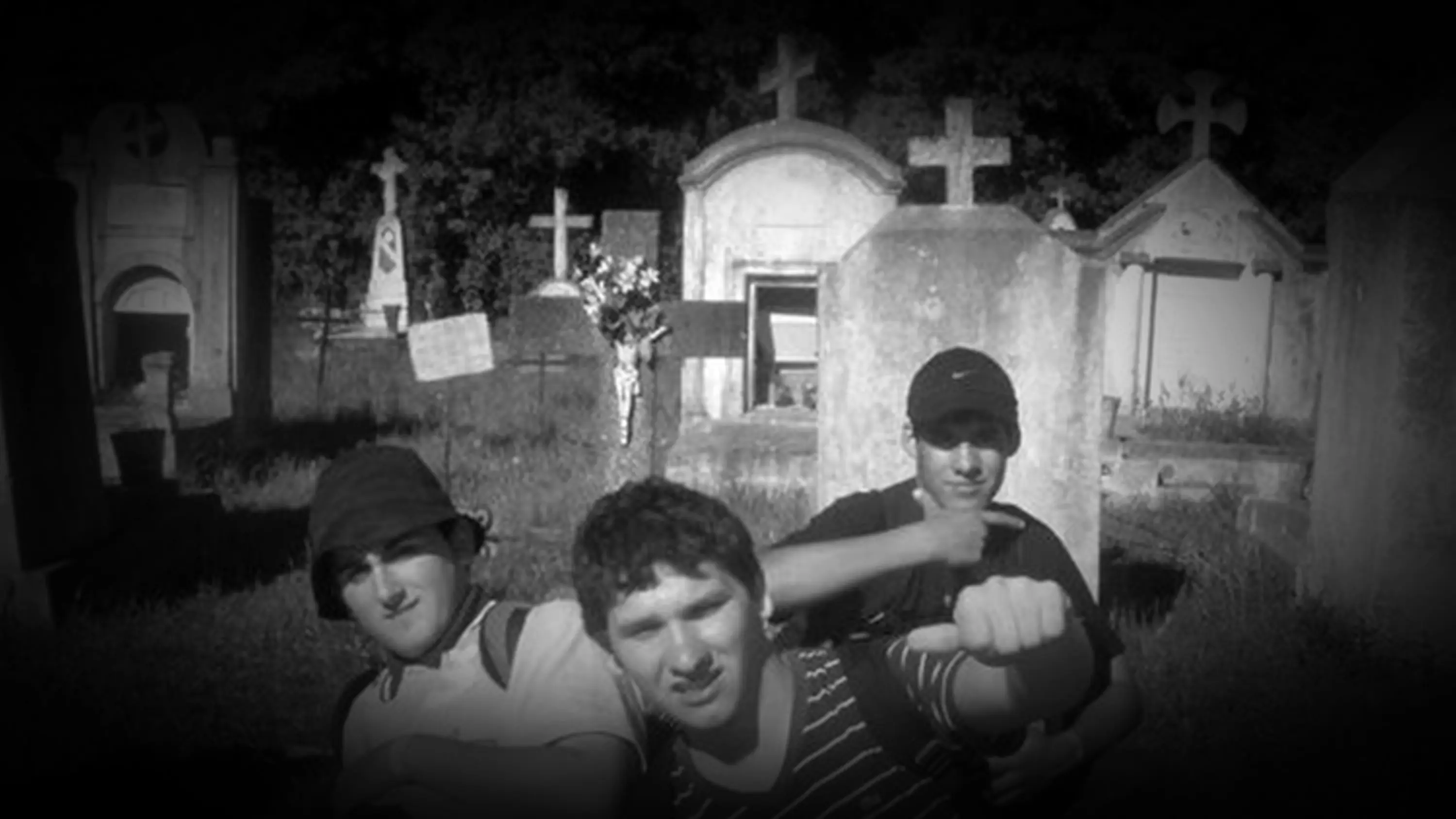 Manolo en el cementerio