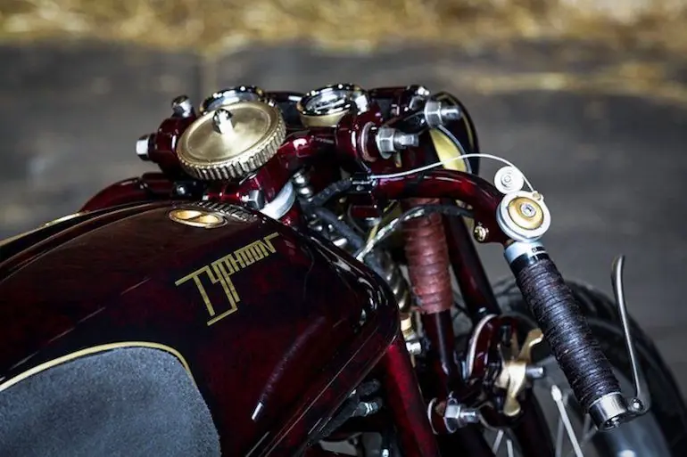 Motos