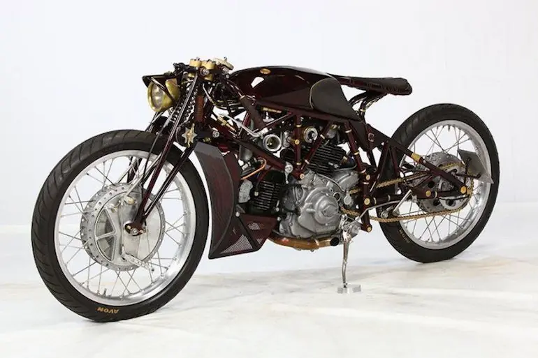 Motos