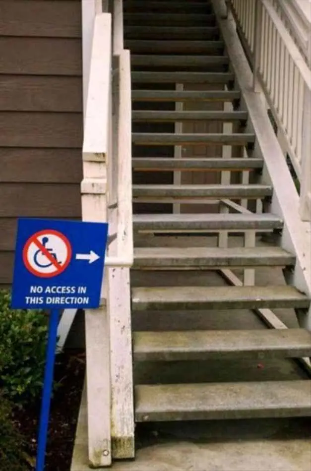 12 carteles más tontos del mundo que desafían tu tolerancia