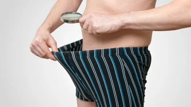 Hombres comentan lo difícil que es tener un p.ne pequeño