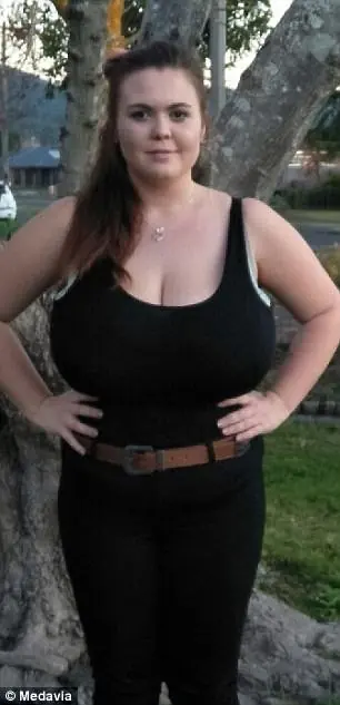 Esta es la chica a la que no le paran de crecer los pechos
