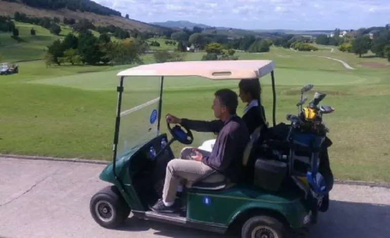 Macri comprará cuatro carritos de golf para Olivos