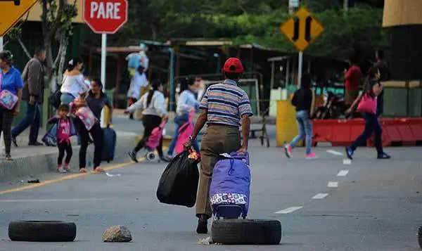 Venezolanos en Colombia: convalidando el título