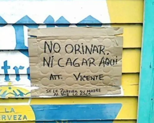 Mirate éstos divertidos carteles, alegra tu noche!