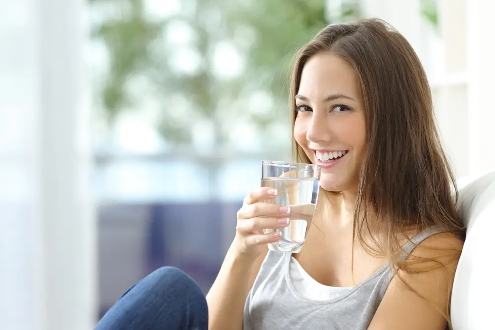 9 Cambios q experimenta el cuerpo si solo bebiésemos agua