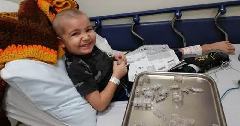 Un niño con cáncer le propone matrimonio a su enfermera