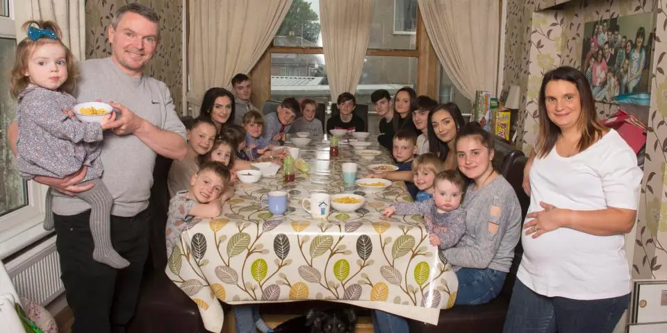 Pareja tiene 20 hijos en 28 años