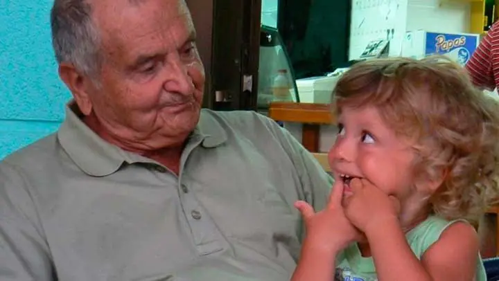 "Ojo" Cuidar a tus nietos te ayudara a prevenir la demencia