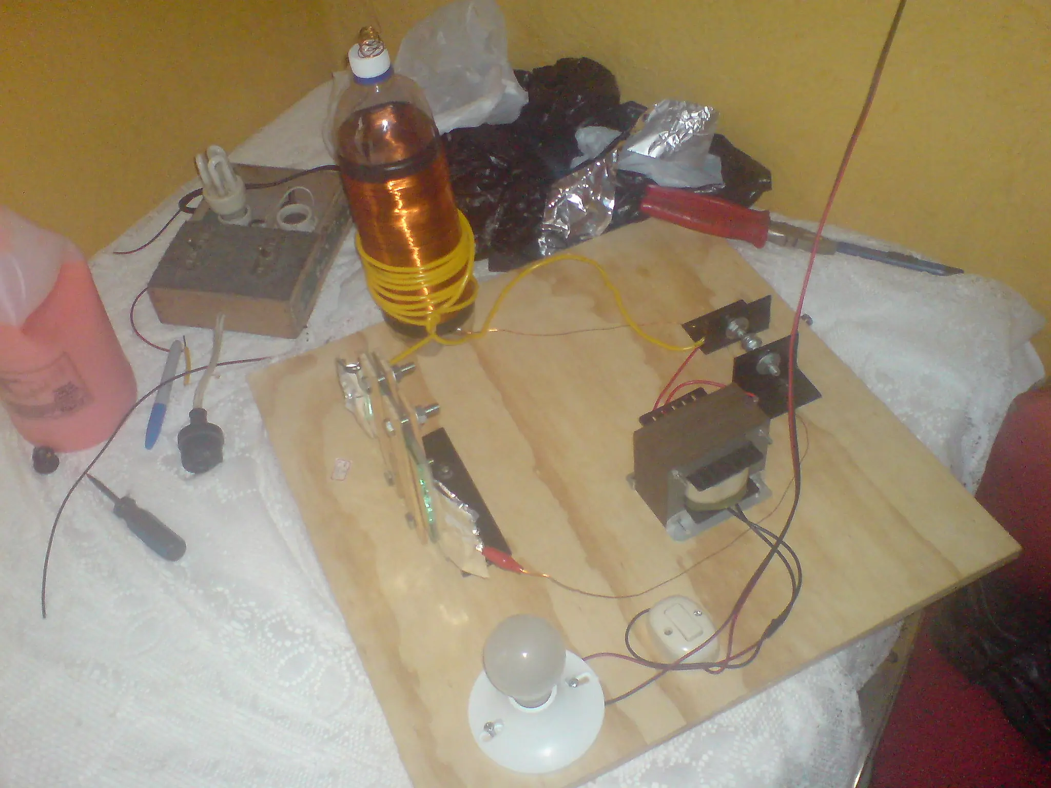 Bobina Tesla en casa [hazlo tu mismo]