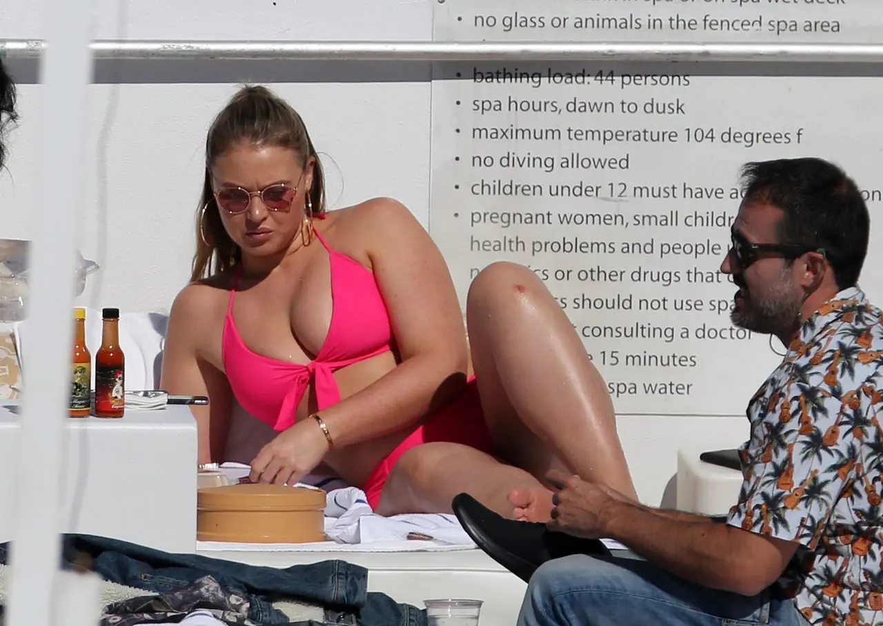 Iskra Lawrence en bikini!