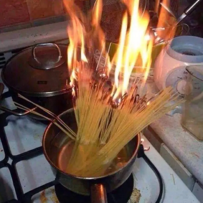 Borrachos que deberían de alejarse de la cocina siempre