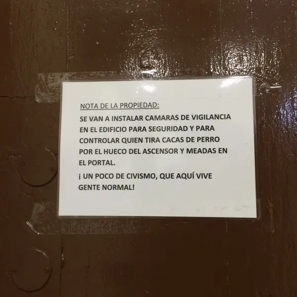 Carteles con cariño dedicados a sus vecinos