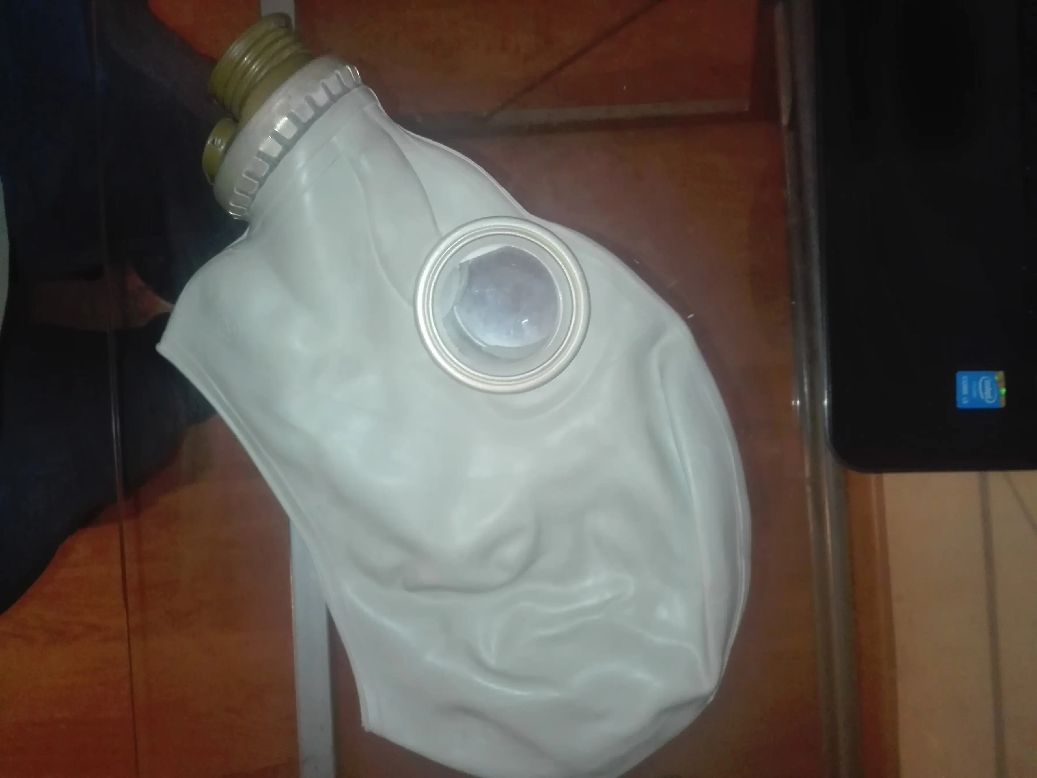 Compré una máscara anti agentes químicos y te lo cuento