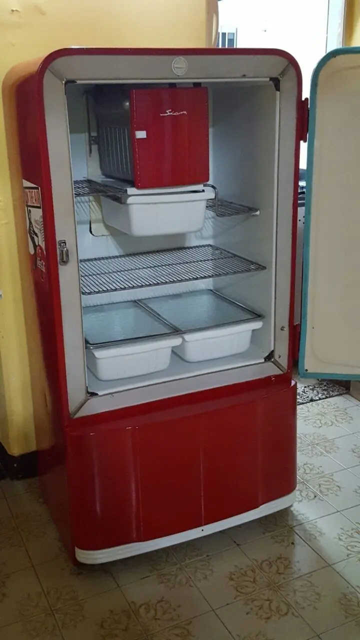Restaurando vieja heladera Siam