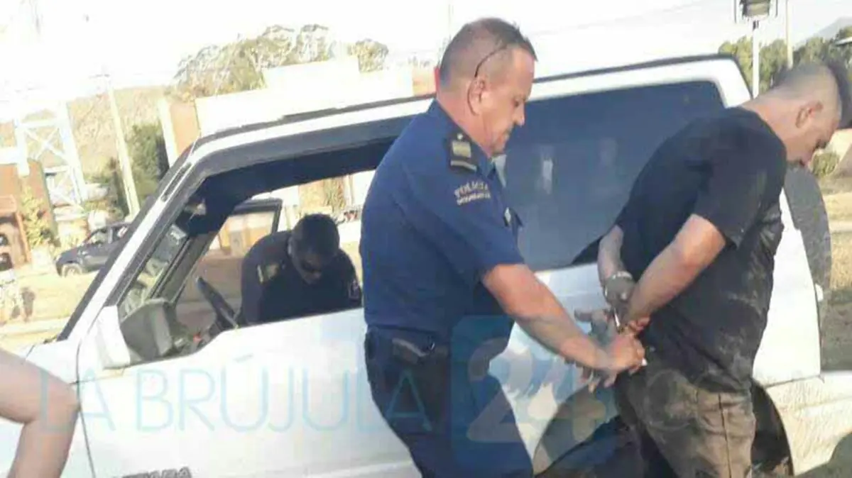 Éste es el policía que golpeó cobardemente y amenazo a Iorio