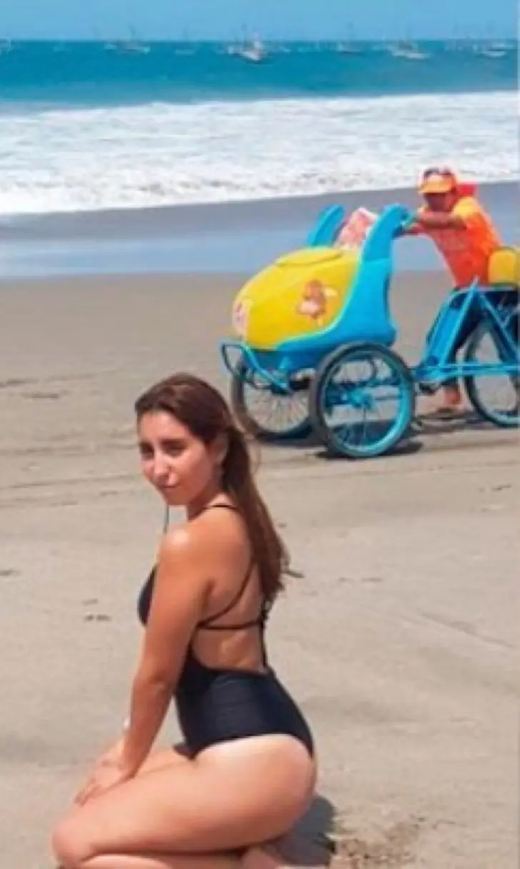 Pidió ayuda para borrar a hombre que aparecía en la foto