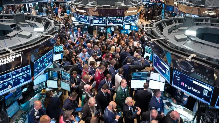 Gran caída del Bitcoin y derrumbe en la bolsa de Wall Street