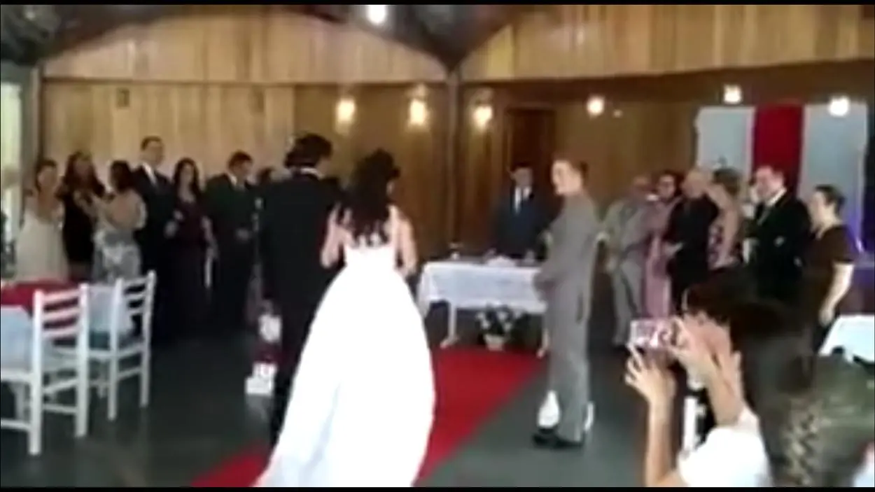 Alguien cayó en la broma de 'los gemidos' en plena boda