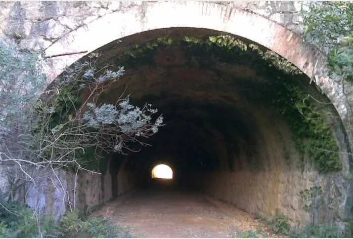 Sonido aterrador sale de un túnel abandonado en Argentina