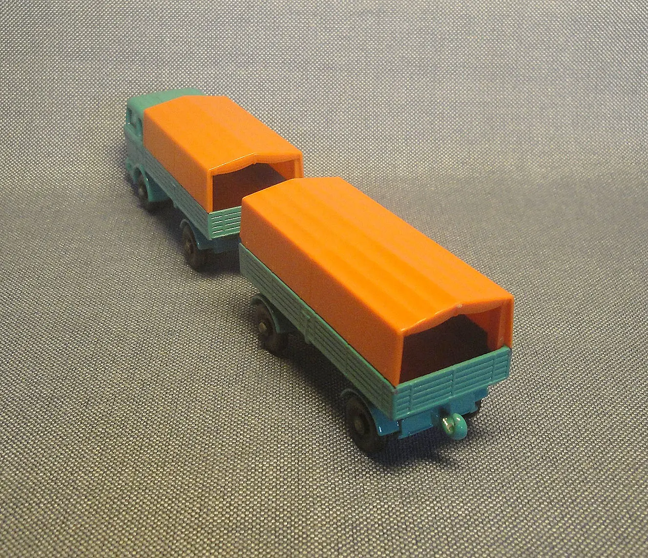 Camión y acoplado de Matchbox