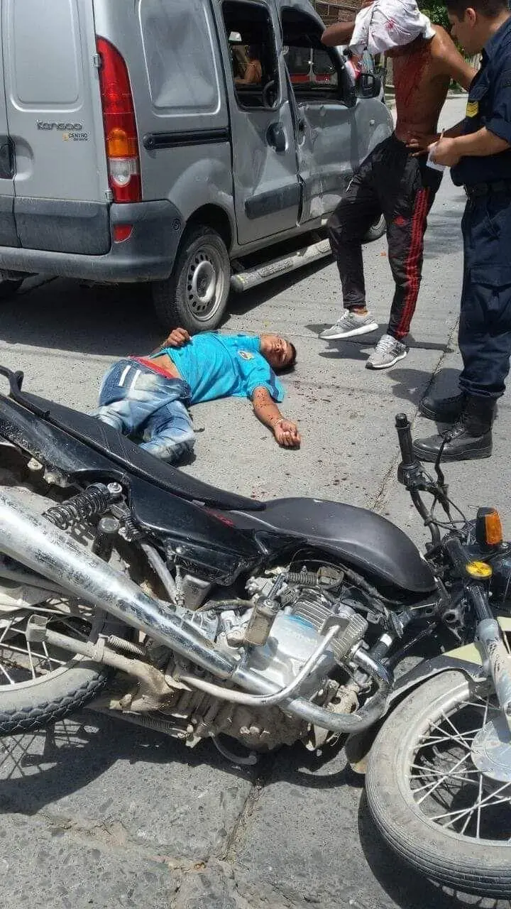 Salta:Dos delincuentes robaron y chocaron contra la Kangoo