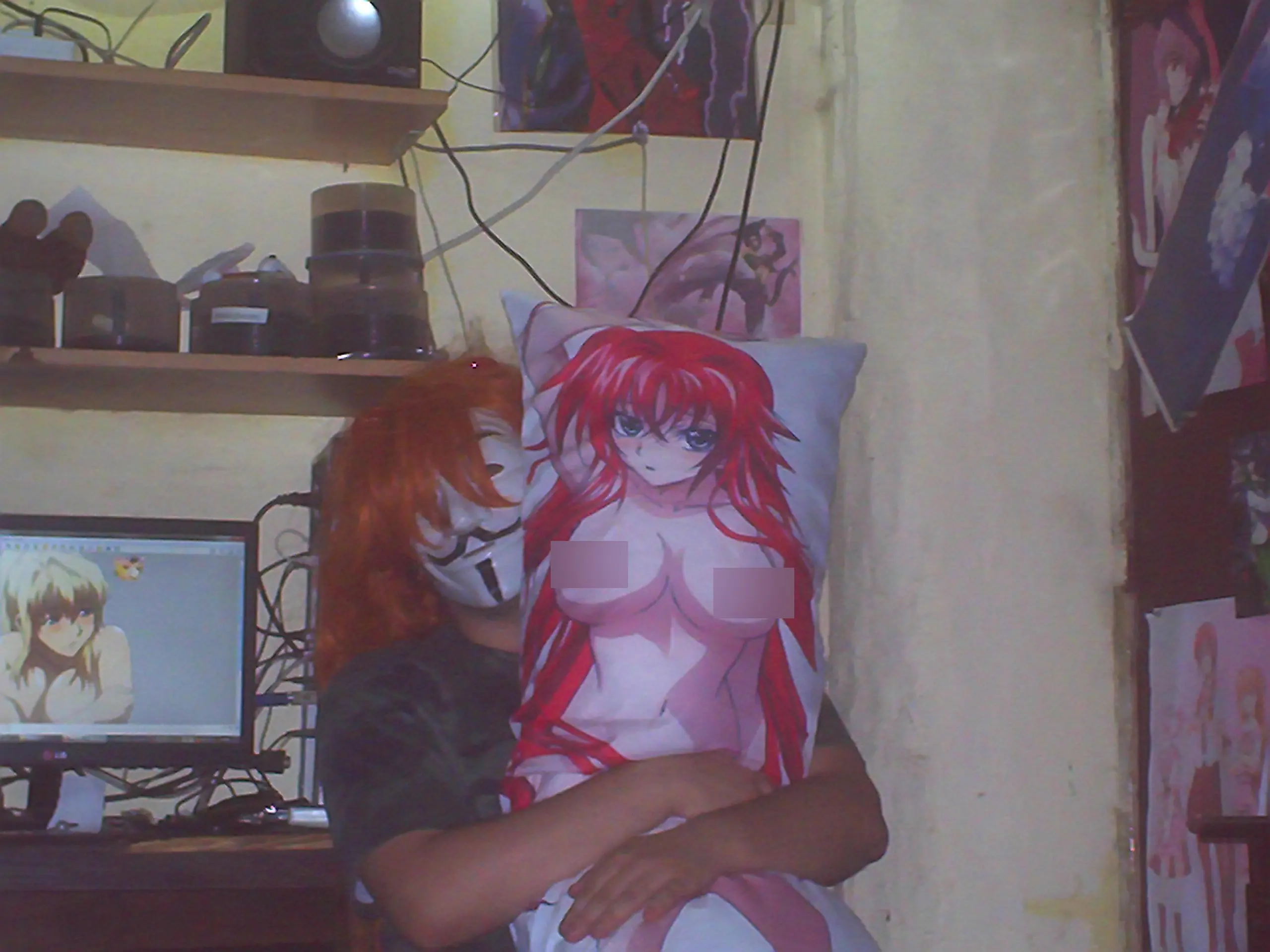 Intento ser youtuber para alimentar a mi waifu, ayudame