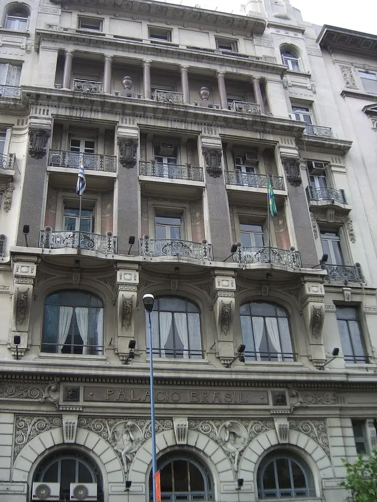 Palacios, castillos y fuertes de Uruguay.