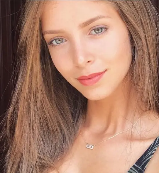 la mas linda