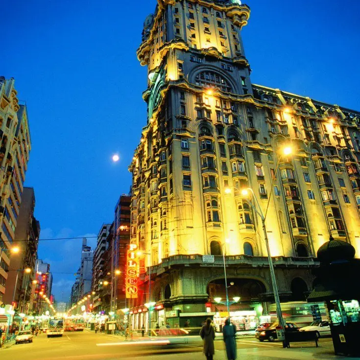 Palacios, castillos y fuertes de Uruguay.