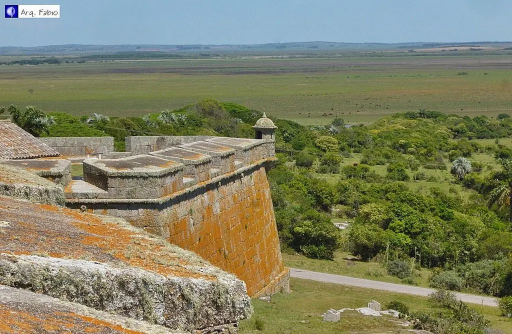 Palacios, castillos y fuertes de Uruguay.
