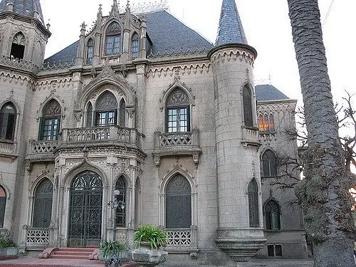 Palacios, castillos y fuertes de Uruguay.