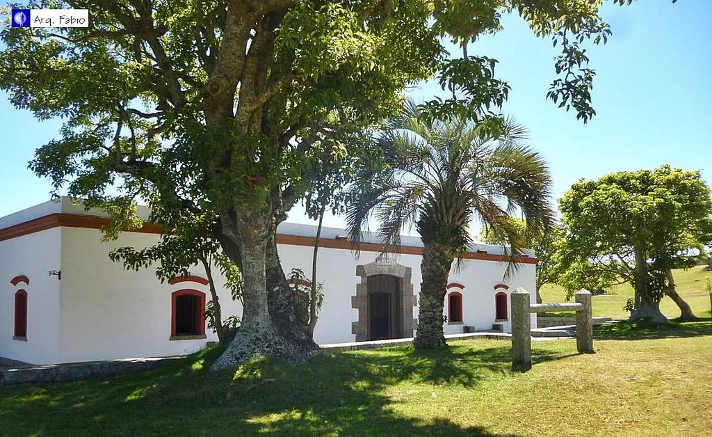 Palacios, castillos y fuertes de Uruguay.