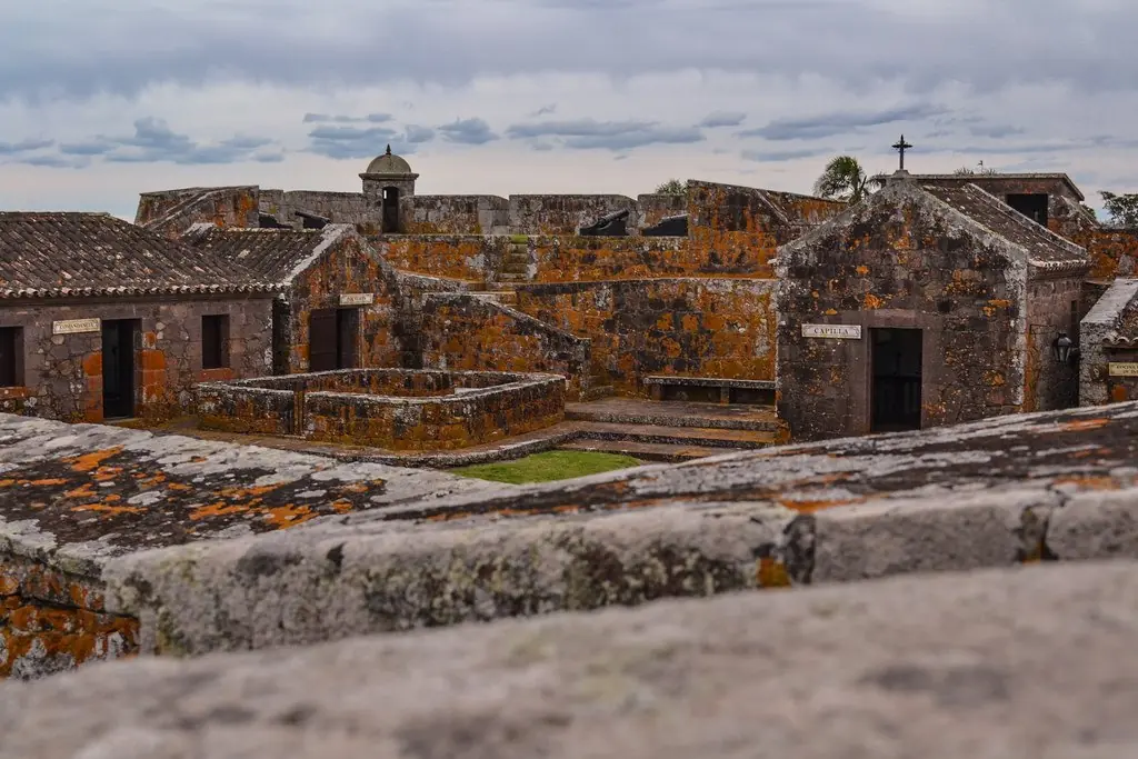 Palacios, castillos y fuertes de Uruguay.