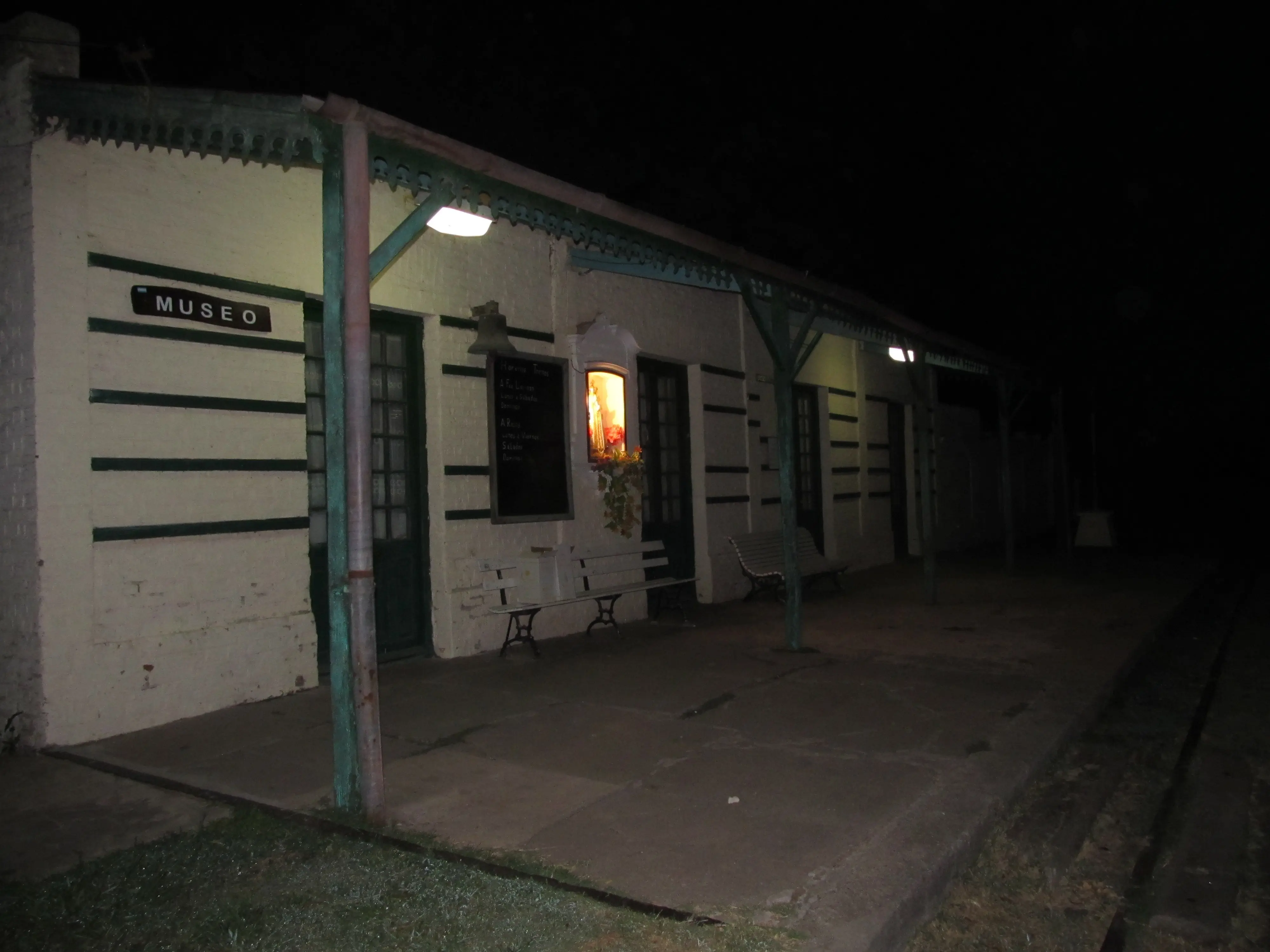 Pedaleé toda la noche por el campo y por un cementerio...