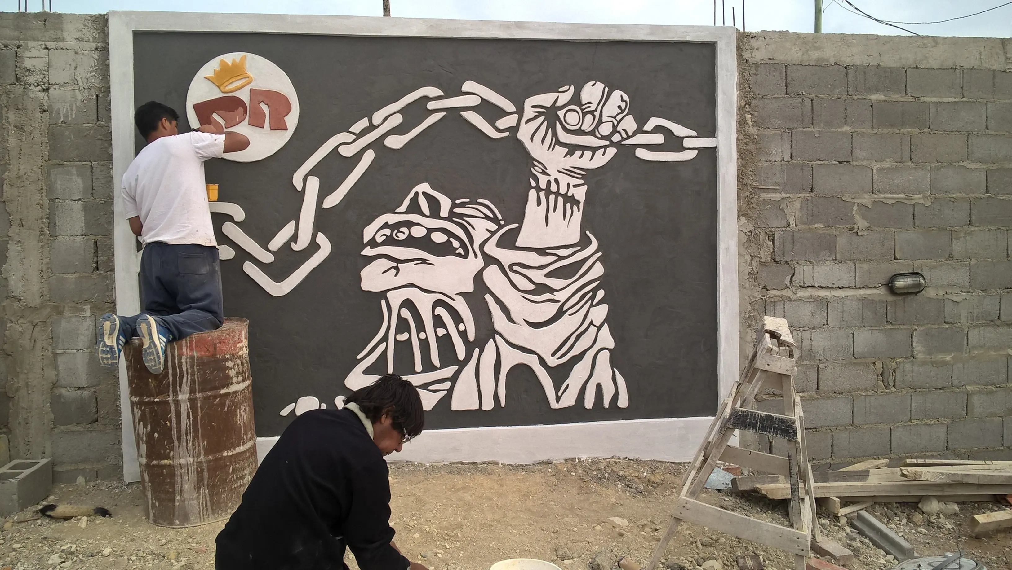 Mi mural de concreto de "Oktubre"