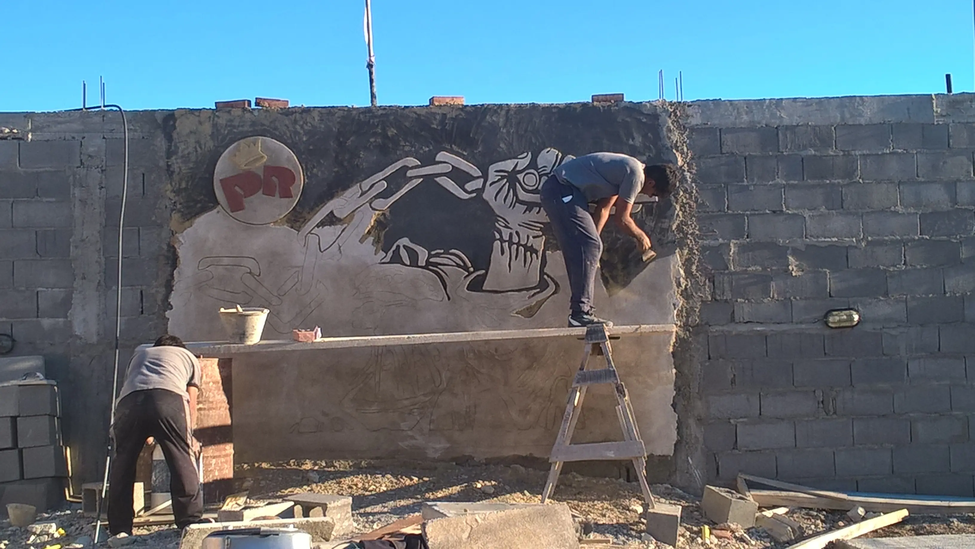 Mi mural de concreto de "Oktubre"