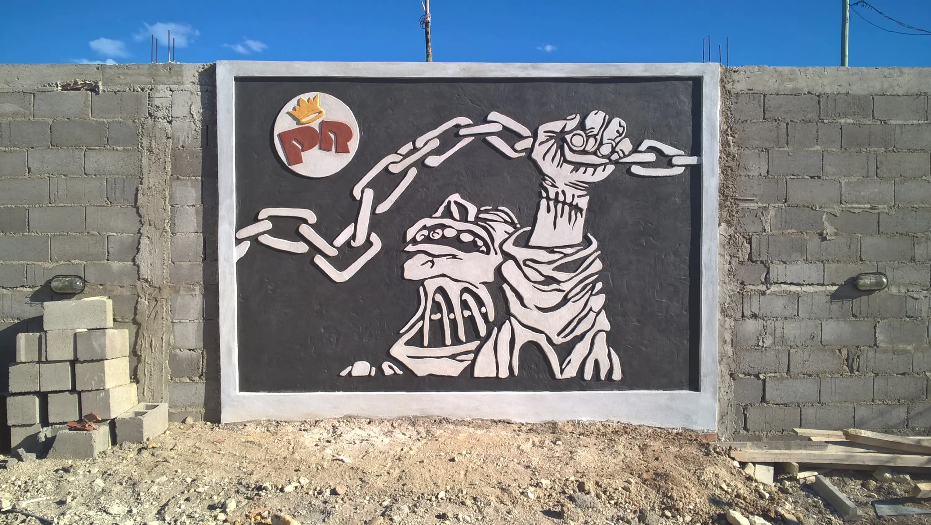 Mi mural de concreto de "Oktubre"