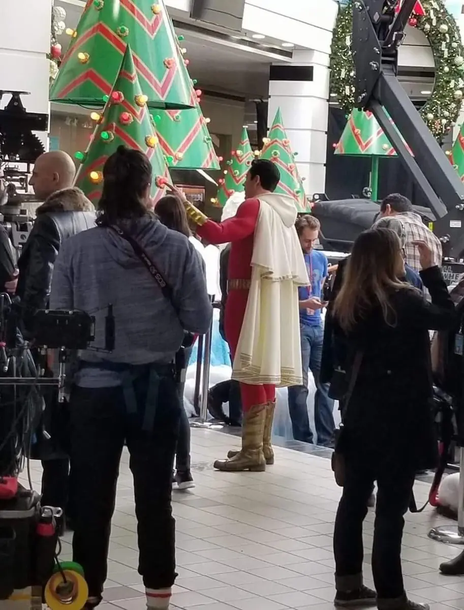 Shazam traje