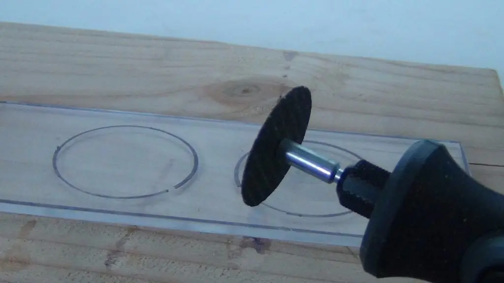 Te enseñó a fabricar unas bocinas con Bluetooth caseras