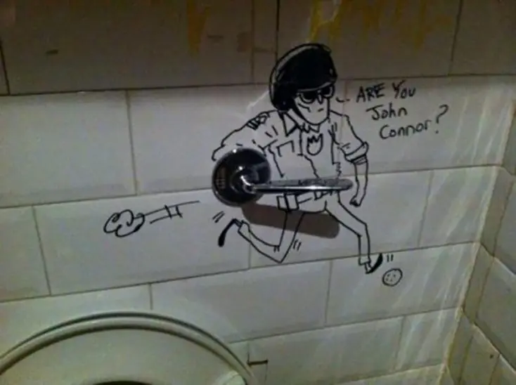 14 Divertidísimos actos vandálicos en baños públicos