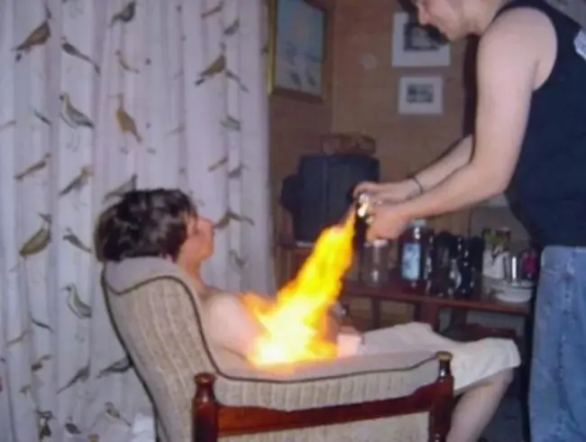 Fotos que muestran cómo acaban al combinar alcohol y amigos