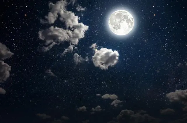 La Luna se está alejando de la Tierra