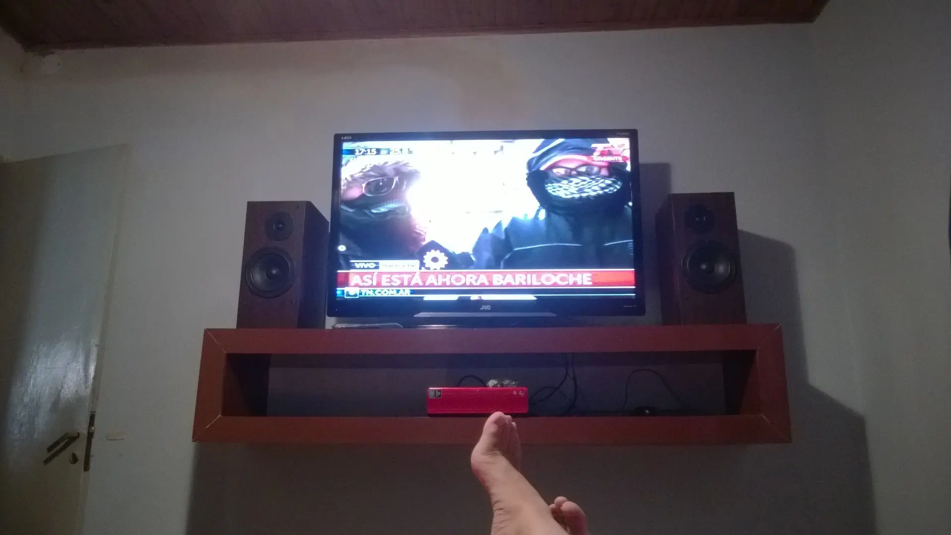 Mueble flotante para TV (Propio)