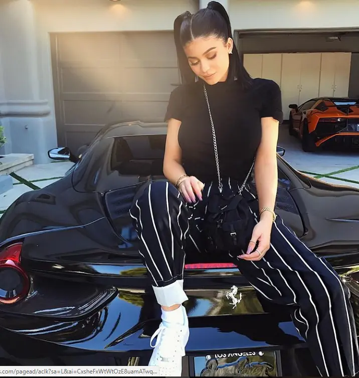 5 famosos que manejan carros que valen millones