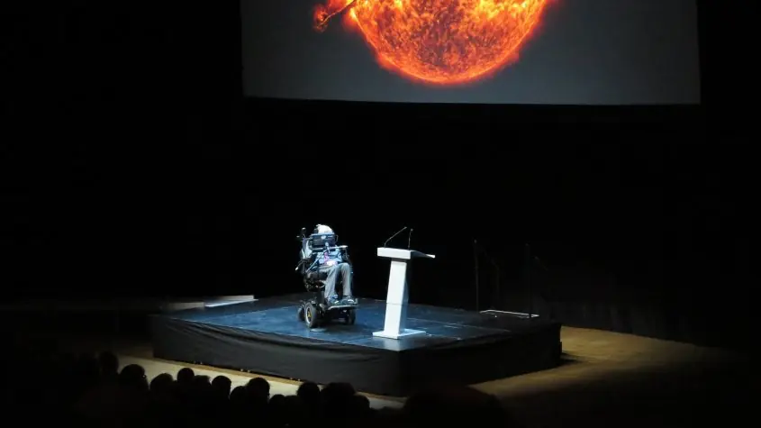 4 advertencias de Stephen Hawking