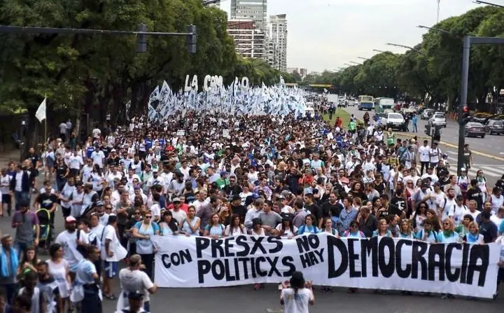 Agredieron a Macri en el acto a 42 años del golpe de Estado