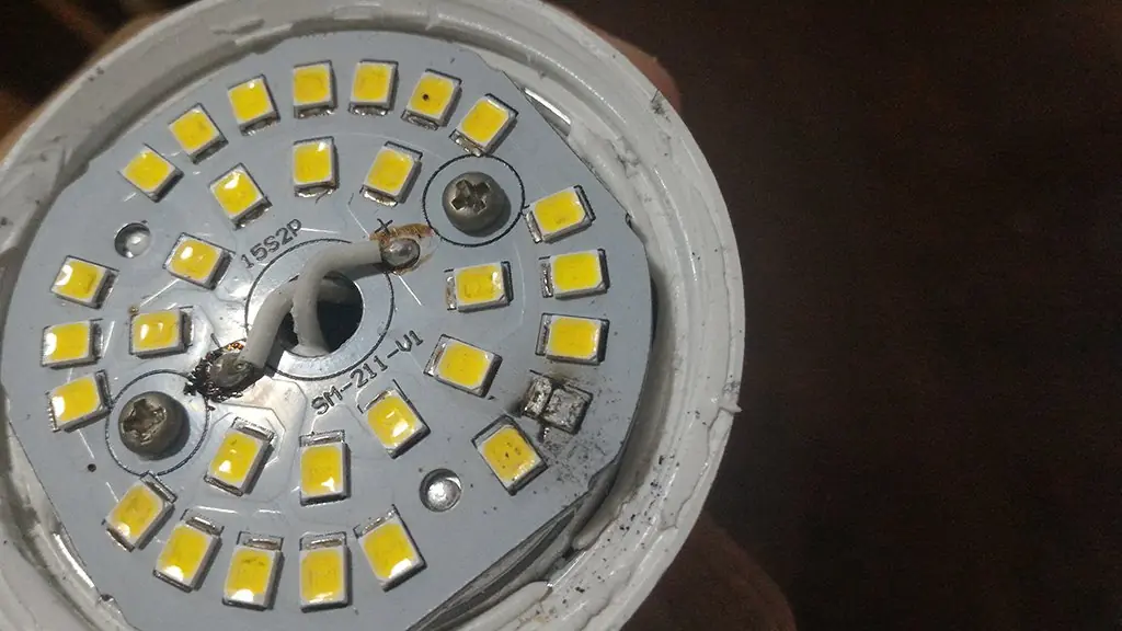 Se te quemò una lamparita Led? No la tires, arreglala