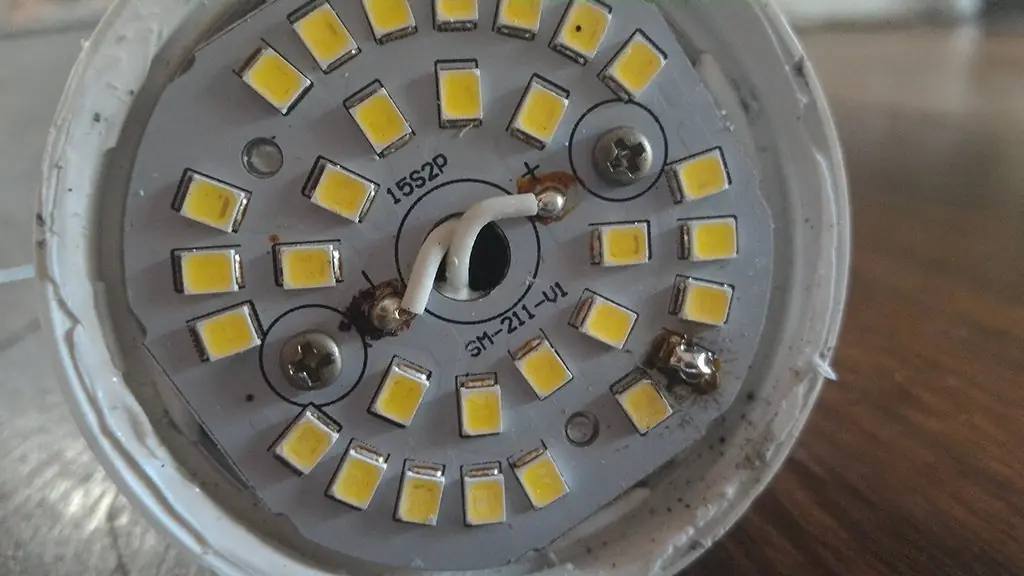 Se te quemò una lamparita Led? No la tires, arreglala