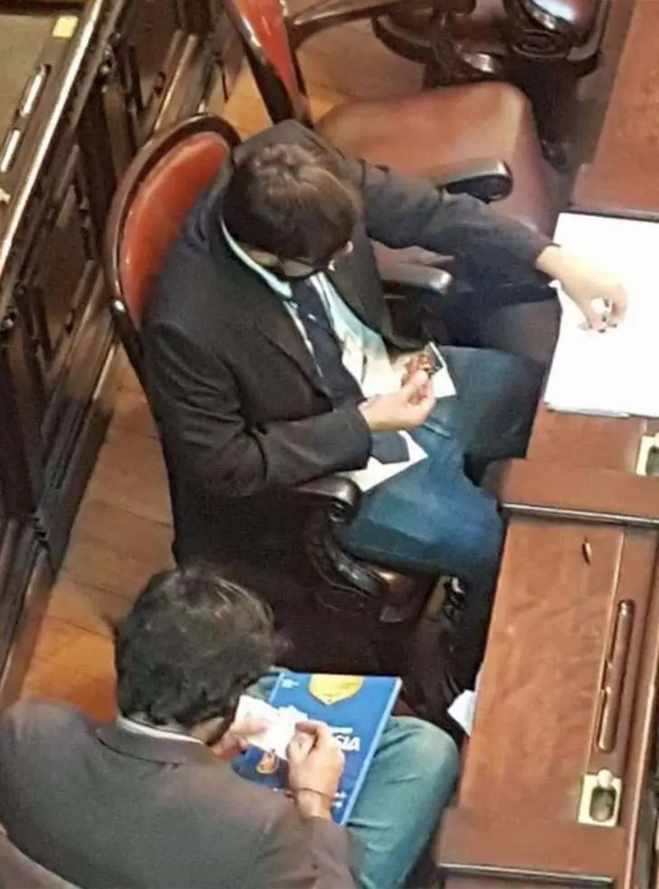 Legisladores brasileños intercambiaban figuritas en votación